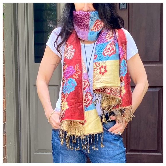 Absolutely gorgeous Print Pashmina Scarf/Shawl - Picture 2 of 8